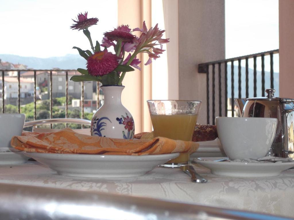 Hotel Meridiana Arbus Rum bild