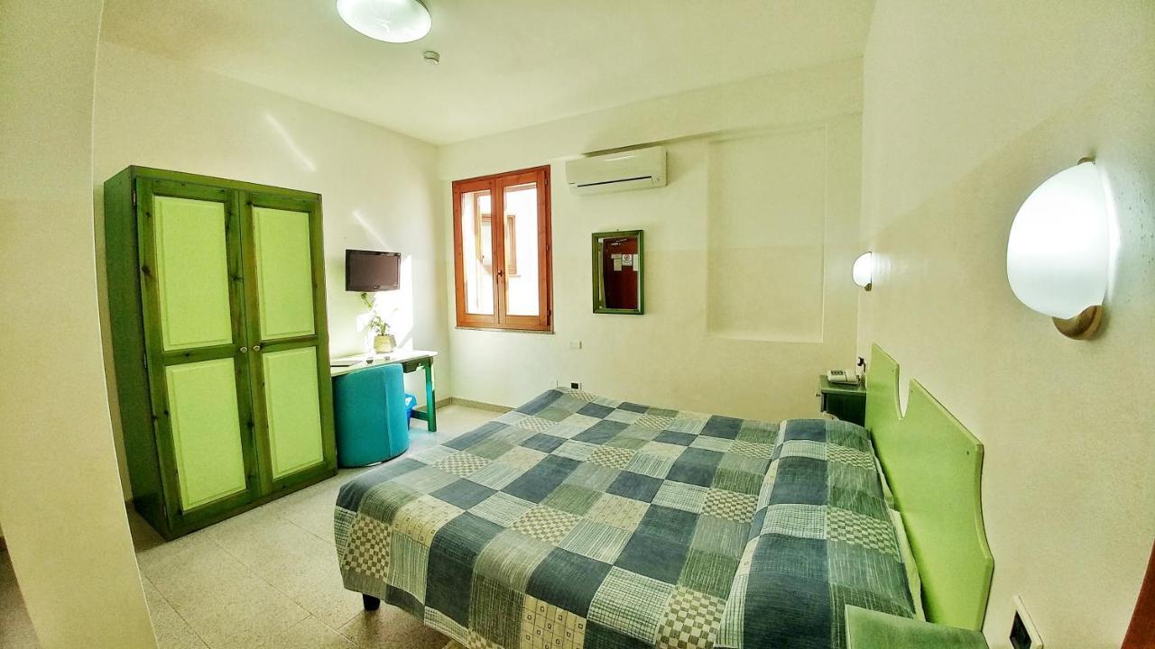 Hotel Meridiana Arbus Exteriör bild
